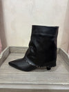 Stivale in pelle nero con borchie