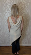Blusa con taglio a punta