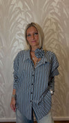Camicia a righe over con fiore