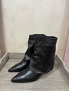 Stivale in pelle nero con borchie