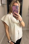 Camicia con chiusura alamari .
