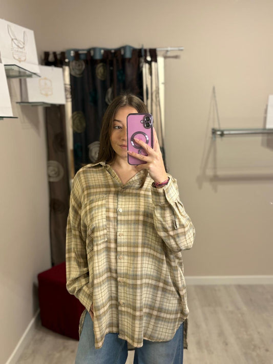 Camicia con scritta sul retro