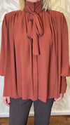 Blusa con trappeggio